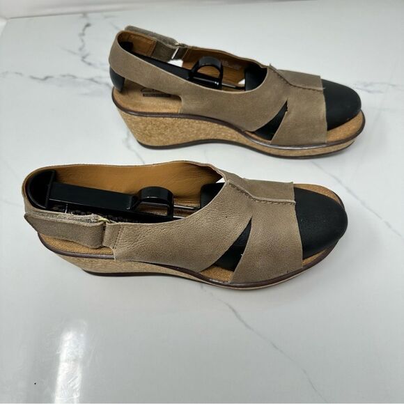 Clarks Rosemund Dune Suede Sandals- Size 7.5 - Picture 4 of 14